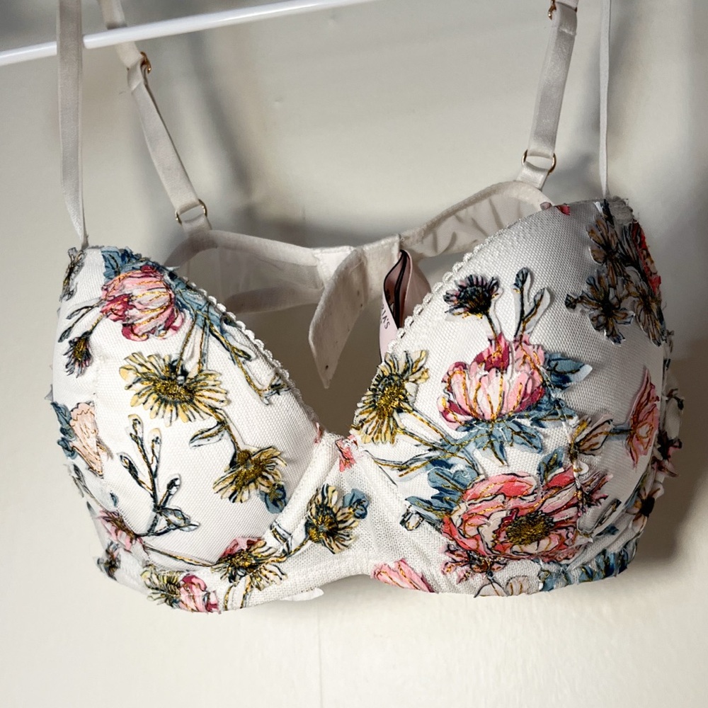 VICTORIAS SECRET DREAM ANGELS LIGHTLY LINED DEMI BRA EMBROIDERED FLORAL LACE